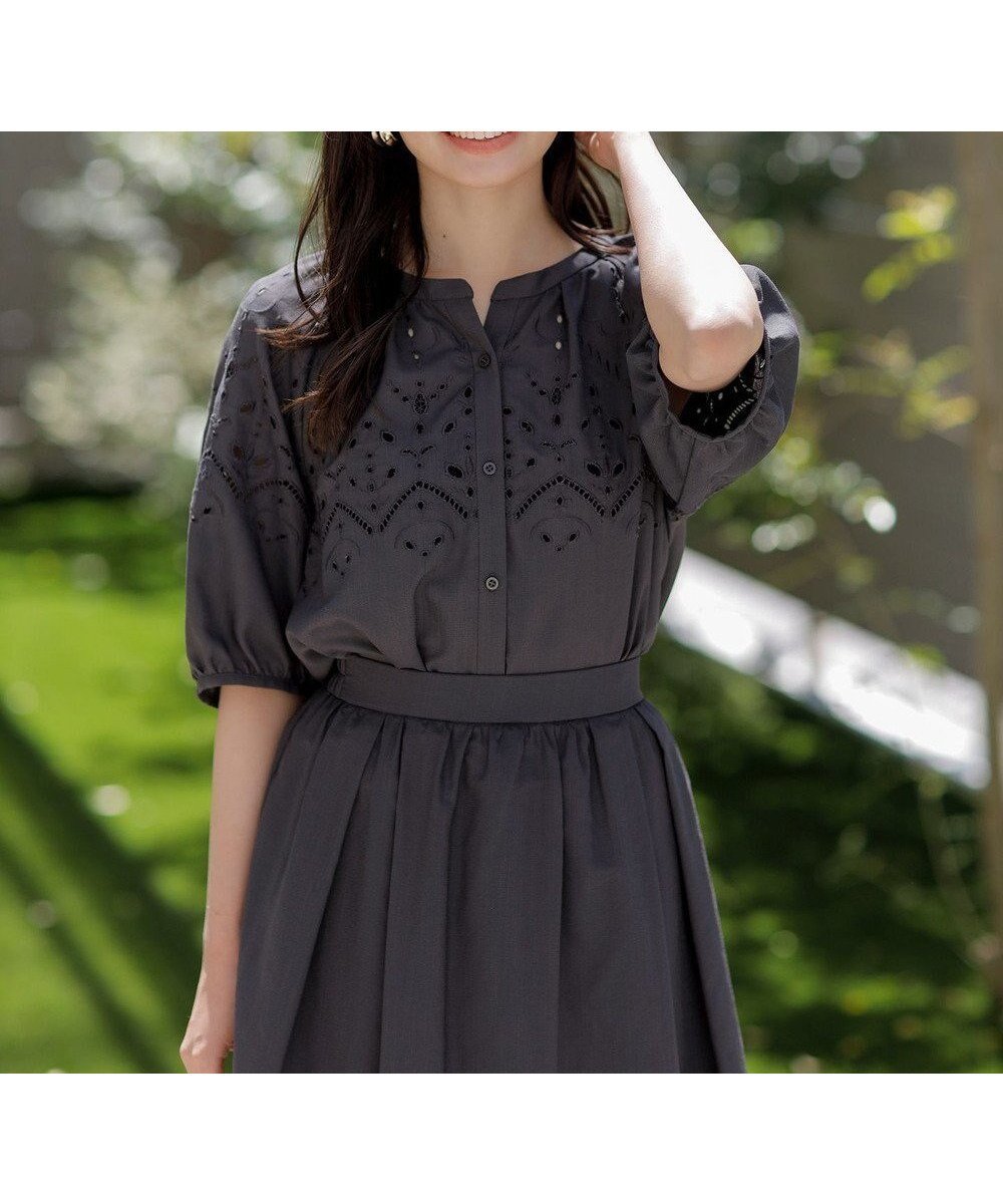 【エニィ スィス/any SiS】の【洗える】カットワークエンブロイダリー ブラウス インテリア・キッズ・メンズ・レディースファッション・服の通販 founy(ファニー) ファッション Fashion レディースファッション Fashion for Women トップス・カットソー Cut & Sew Tops シャツ・ブラウス・オフィスカジュアル Elegant Blouses & Button-Ups 春 Spring 洗える Machine Washable カフス Cuff Design ギャザー Gathered, Ruffled スリット Slit, Slit Detail スリーブ Sleeve, Long Sleeve / Short Sleeve デニム Denim, Jeans Material リネン Linen, Linen Fabric リラックス Relax, Relaxed Fit ワーク Workwear, Utility Style S/S・春夏 SS, Spring/Summer, Warm Season おすすめ Recommended / Our Picks 夏 Summer 新作・新入荷 New Arrivals / New In スレート|ID: prp329100004659518 ipo3291000000034295400