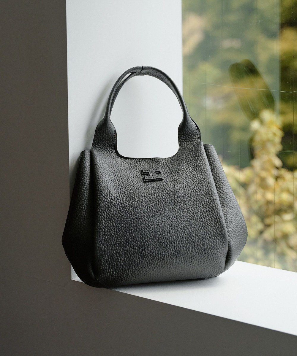 【イアクッチ/IACUCCI】のボルゴ ALCE インテリア・キッズ・メンズ・レディースファッション・服の通販 founy(ファニー) 　ファッション　Fashion　レディースファッション　Fashion for Women　バッグ　Bags　エレガント 上品　Elegant　ショルダー　Shoulder, Shoulder Strap　シンプル　Simple, Minimal　フォルム　Silhouette, Form　フロント　Front, Front Design　ポケット　Pocket, Pocket Detail　マグネット　Magnet, Magnetic Closure　ワイド　Wide, Wide Fit　ワンポイント　One Point, Statement Accent　ビジネス 仕事 通勤　Business / Work / Commuting　グレー|ID: prp329100004659727 ipo3291000000033722843