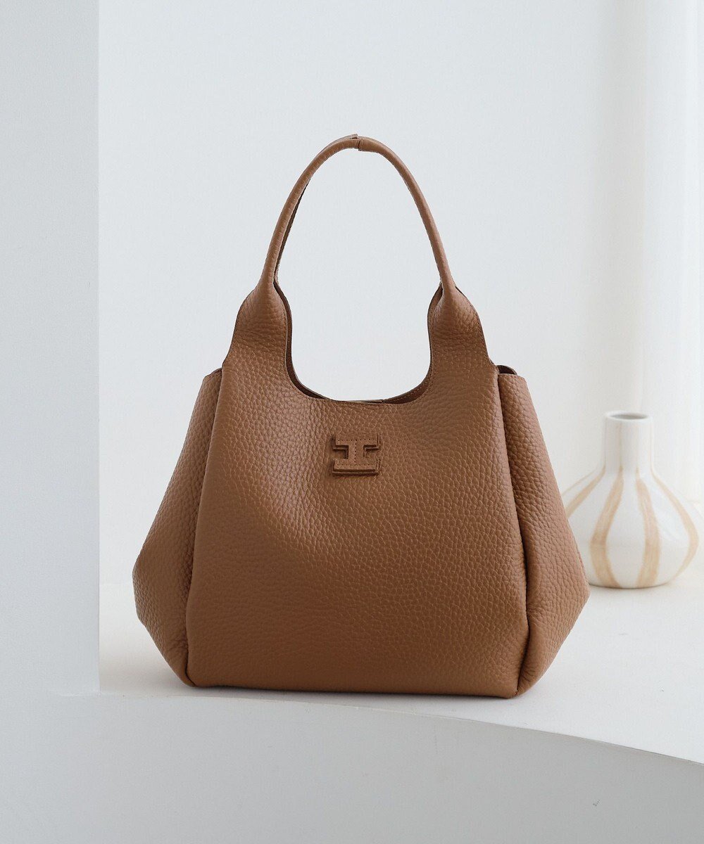 【イアクッチ/IACUCCI】のボルゴ ALCE インテリア・キッズ・メンズ・レディースファッション・服の通販 founy(ファニー) 　ファッション　Fashion　レディースファッション　Fashion for Women　バッグ　Bags　エレガント 上品　Elegant　春　Spring　コレクション　Collection, Seasonal Line　ショルダー　Shoulder, Shoulder Strap　シンプル　Simple, Minimal　フォルム　Silhouette, Form　フロント　Front, Front Design　ポケット　Pocket, Pocket Detail　マグネット　Magnet, Magnetic Closure　ワイド　Wide, Wide Fit　ワンポイント　One Point, Statement Accent　S/S・春夏　SS, Spring/Summer, Warm Season　夏　Summer　ビジネス 仕事 通勤　Business / Work / Commuting　キャメル|ID: prp329100004659727 ipo3291000000034769765