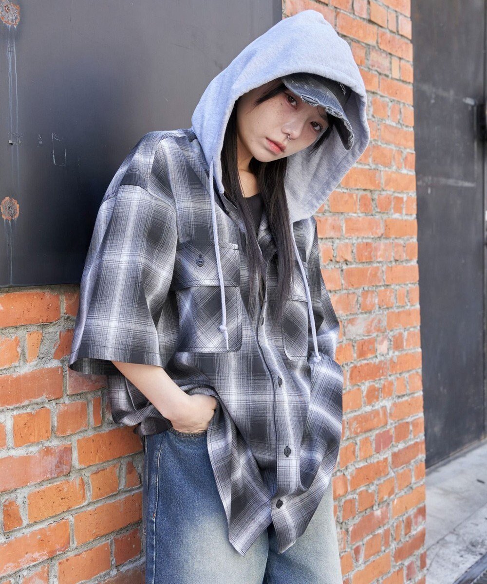 【ウィゴー/WEGO】の【ユニセックス着用ITEM/MLサイズ展開】オンブレチェックフードシャツ(SS) インテリア・キッズ・メンズ・レディースファッション・服の通販 founy(ファニー) 　ファッション　Fashion　レディースファッション　Fashion for Women　トップス・カットソー　Cut & Sew Tops　シャツ・ブラウス・オフィスカジュアル　Elegant Blouses & Button-Ups　ヴィンテージ　Vintage Style　春　Spring　カーゴパンツ　Cargo Pants, Utility Pants　スマホ　Smartphone, Mobile Device　トレンド　Trend, Trending Now　ドッキング　Docking, Mixed Material　パーカー　Hoodie, Parka　半袖　Short Sleeve, Half Sleeve　ミニスカート　Mini Skirt, Short Skirt　リラックス　Relax, Relaxed Fit　ルーズ　Loose, Oversized　ワイド　Wide, Wide Fit　S/S・春夏　SS, Spring/Summer, Warm Season　おすすめ　Recommended / Our Picks　夏　Summer　ブラックチェック1|ID: prp329100004659990 ipo3291000000034104340
