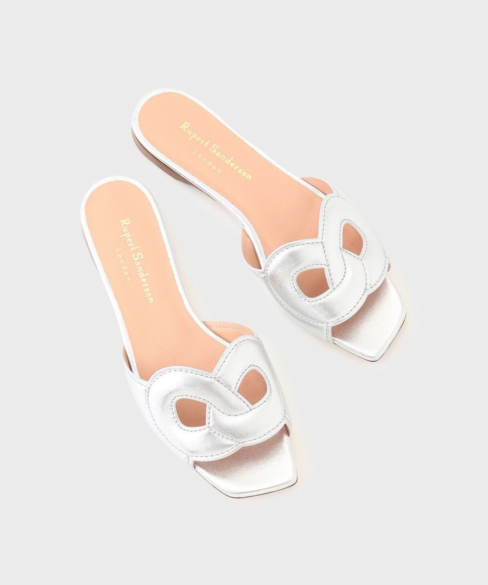 【グレース コンチネンタル/GRACE CONTINENTAL】のRupert Sanderson シルバーサンダル インテリア・キッズ・メンズ・レディースファッション・服の通販 founy(ファニー) ファッション Fashion レディースファッション Fashion for Women イタリア Italy サマー Summer, Summer Style サンダル Sandals, Summer Shoes シャイニー Shiny, Glossy Finish シューズ Shoes, Footwear シルバー Silver, Metallic Silver フラット Flat, Flat Shoes リラックス Relax, Relaxed Fit ワーク Workwear, Utility Style 夏 Summer 春 Spring S/S・春夏 SS, Spring/Summer, Warm Season シルバー|ID: prp329100004660256 ipo3291000000033725769