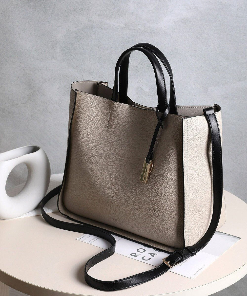 【スタイルコード/STYLE CODE】の【MERCURYDUO/マーキュリーデュオ】ラージポケット 2WAY ラージトートバッグ キーリングチャーム付き インテリア・キッズ・メンズ・レディースファッション・服の通販 founy(ファニー) ファッション Fashion レディースファッション Fashion for Women バッグ Bags ショルダー Shoulder, Shoulder Strap シンプル Simple, Minimal ハンド Hand, Handmade フェミニン Feminine, Girly マグネット Magnet, Magnetic Closure 再入荷 Restock / Back in Stock エレガント 上品 Elegant ビジネス 仕事 通勤 Business / Work / Commuting アイボリー|ID: prp329100004660567 ipo3291000000033727134