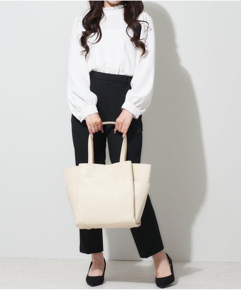 【ラ バガジェリー/LA BAGAGERIE】の【MONICA】収納いっぱいA4トート インテリア・キッズ・メンズ・レディースファッション・服の通販 founy(ファニー) 　ファッション　Fashion　レディースファッション　Fashion for Women　バッグ　Bags　おすすめ　Recommended / Our Picks　シンプル　Simple, Minimal　スマート　Smart, Elegant　ポケット　Pocket, Pocket Detail　ビジネス 仕事 通勤　Business / Work / Commuting　アイボリー|ID: prp329100004660725 ipo3291000000033727834