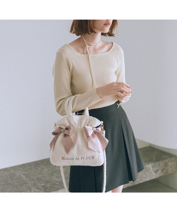【メゾンドフルール/Maison de FLEUR】のボアダブルリボン2Wayトートバッグ インテリア・キッズ・メンズ・レディースファッション・服の通販 founy(ファニー) https://founy.com/ ファッション Fashion レディースファッション Fashion for Women バッグ Bags サテン Satin, Glossy Fabric ハンカチ Handkerchief, Hanky リボン Ribbon, Bow エレガント 上品 Elegant 財布 Wallet, Purse |ID: prp329100004660814 ipo3291000000035773065