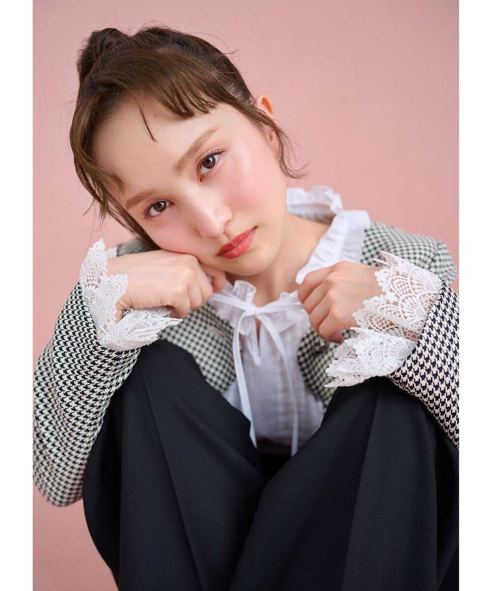 【トッカ/TOCCA】の【百田夏菜子さん着用】【消臭】FRILL SYMPHONY ブラウス インテリア・キッズ・メンズ・レディースファッション・服の通販 founy(ファニー) 　ファッション　Fashion　レディースファッション　Fashion for Women　トップス・カットソー　Cut & Sew Tops　シャツ・ブラウス・オフィスカジュアル　Elegant Blouses & Button-Ups　2025年　2025　2025-2026秋冬・A/W　Autumn/Winter 2025–26 AW25–26　冬　Winter / This Winter　ジャケット　Jacket, Outerwear　ストレッチ　Stretch, Stretchy Fabric　フリル　Frill, Ruffle　ミックス　Mix, Mixed Style　レース　Lace, Lace Fabric　ロマンティック　Romantic, Feminine Style　夏　Summer　S/S・春夏　SS, Spring/Summer, Warm Season　A/W・秋冬　Autumn/Winter　ホワイト系|ID: prp329100004660928 ipo3291000000034181073