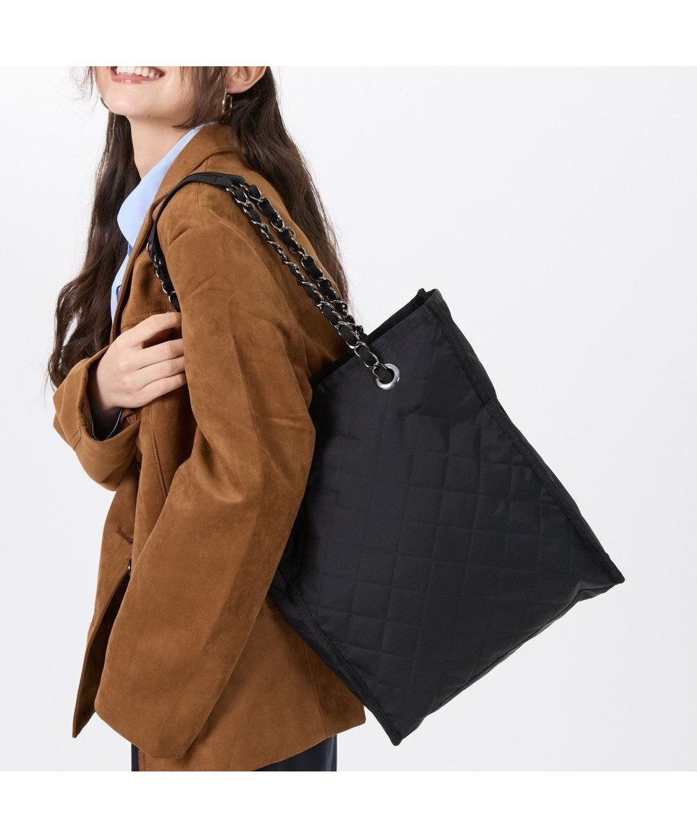 【レスポートサック/LeSportsac】のCHAIN N/S TOTE/オニキスチェーンキルト インテリア・キッズ・メンズ・レディースファッション・服の通販 founy(ファニー) 　ファッション　Fashion　レディースファッション　Fashion for Women　バッグ　Bags　キルティング　Quilted, Quilting　軽量　Lightweight, Ultra Light　スタイリッシュ　Stylish, Fashionable　スリム　Slim, Slim Fit　チェーン　Chain, Chain Strap　人気　Popular, Best Seller　フォーマル　Formal, Dressy　プリント　Print, Printed Pattern　ポケット　Pocket, Pocket Detail　メタル　Metal, Metal Parts　ギフト プレゼント　Gift / Present　ビジネス 仕事 通勤　Business / Work / Commuting　結婚式　Wedding　オニキスチェーンキルト|ID: prp329100004661084 ipo3291000000033729568