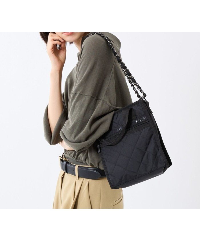 【レスポートサック/LeSportsac】のCHAIN MINI N/S TOTE/オニキスチェーンキルト インテリア・キッズ・メンズ・レディースファッション・服の通販 founy(ファニー) https://founy.com/ ファッション Fashion レディースファッション Fashion for Women バッグ Bags アウトドア Outdoor Clothing キルティング Quilted, Quilting 軽量 Lightweight, Ultra Light スクエア Square, Square Shape スマート Smart, Elegant 財布 Wallet, Purse チェーン Chain, Chain Strap トラベル Travel, Travel Gear 人気 Popular, Best Seller フォーマル Formal, Dressy プリント Print, Printed Pattern ポケット Pocket, Pocket Detail ポーチ Pouch, Small Case メタル Metal, Metal Parts おすすめ Recommended / Our Picks ビジネス 仕事 通勤 Business / Work / Commuting |ID: prp329100004661090 ipo3291000000033857438