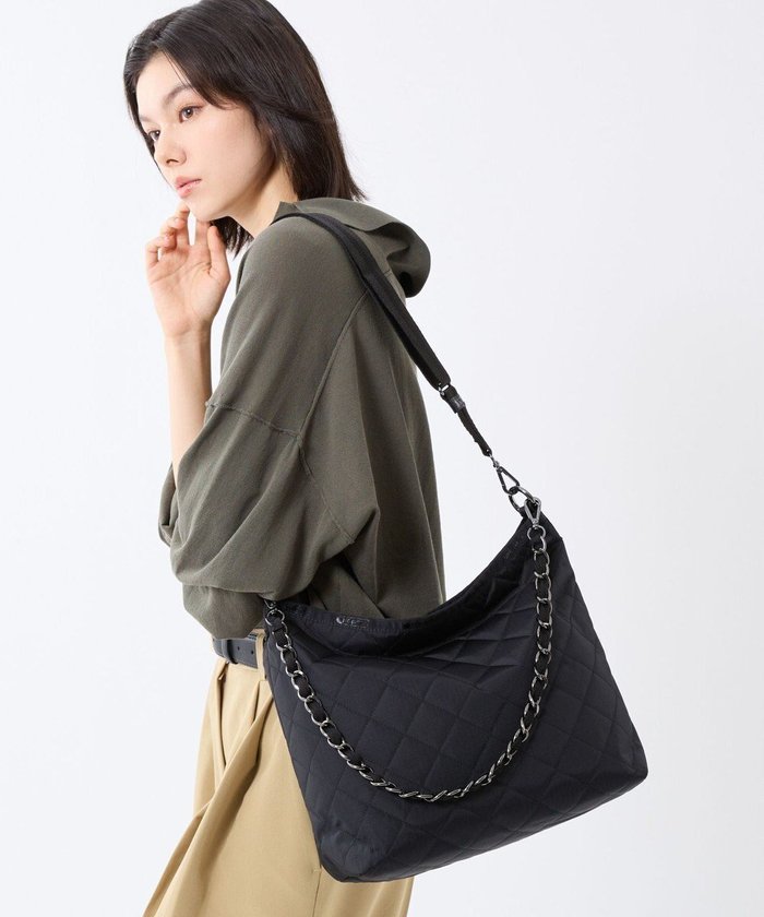 【レスポートサック/LeSportsac】のCHAIN MED ZIP SHOULDER/オニキスチェーンキルト インテリア・キッズ・メンズ・レディースファッション・服の通販 founy(ファニー) https://founy.com/ ファッション Fashion レディースファッション Fashion for Women キルティング Quilted, Quilting 軽量 Lightweight, Ultra Light スクエア Square, Square Shape 財布 Wallet, Purse チェーン Chain, Chain Strap トレンド Trend, Trending Now 人気 Popular, Best Seller フィット Fit, Slim Fit フォーマル Formal, Dressy プリント Print, Printed Pattern ポケット Pocket, Pocket Detail メタル Metal, Metal Parts おすすめ Recommended / Our Picks ギフト プレゼント Gift / Present ビジネス 仕事 通勤 Business / Work / Commuting |ID: prp329100004661111 ipo3291000000033857477