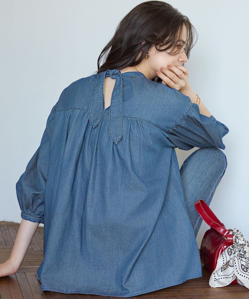 【23区/NIJYUSANKU】の【SLOW/一部店舗限定】ライトオンス デニム バックリボン ブラウス インテリア・キッズ・メンズ・レディースファッション・服の通販 founy(ファニー) 　ファッション　Fashion　レディースファッション　Fashion for Women　トップス・カットソー　Cut & Sew Tops　シャツ・ブラウス・オフィスカジュアル　Elegant Blouses & Button-Ups　インディゴ　Indigo Denim　秋　Autumn　ギャザー　Gathered, Ruffled　今季　This Season, Current Season　スリーブ　Sleeve, Long Sleeve / Short Sleeve　デニム　Denim, Jeans Material　プリーツ　Pleats, Pleated　ボトム　Bottoms, Lower Wear　リボン　Ribbon, Bow　A/W・秋冬　Autumn/Winter　おすすめ　Recommended / Our Picks　2025年　2025　2025-2026秋冬・A/W　Autumn/Winter 2025–26 AW25–26　ブルー系|ID: prp329100004661121 ipo3291000000033729814