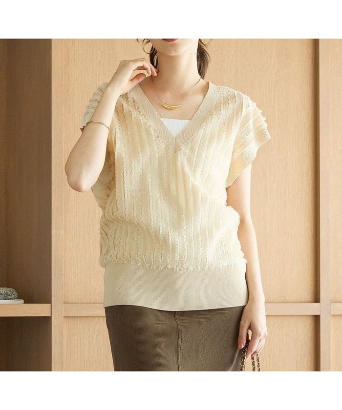 【23区/NIJYUSANKU】の【SLOW/一部店舗限定】フリンジニット ジレ インテリア・キッズ・メンズ・レディースファッション・服の通販 founy(ファニー) https://founy.com/ ファッション Fashion レディースファッション Fashion for Women アウター Coat / Outerwear Collection トップス・カットソー Cut & Sew Tops ニット Knit Tops & Sweaters ベスト&ジレ / 重ね着スタイル Vests & Gilets 秋 Autumn カットソー Cut and Sewn Top シアー Sheer, See-Through セーター Sweater, Knitwear タートルネック Turtleneck, High Neck ノースリーブ Sleeveless, No-Sleeve フリンジ Fringe, Tassel ブラウジング Blouson Silhouette, Cinched Waist リラックス Relax, Relaxed Fit A/W・秋冬 Autumn/Winter 新作・新入荷 New Arrivals / New In 2025年 2025 2025-2026秋冬・A/W Autumn/Winter 2025–26 AW25–26 |ID: prp329100004661144 ipo3291000000033729976