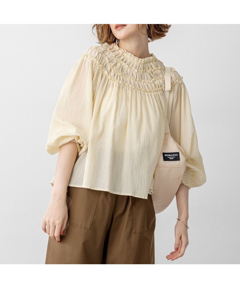 【23区/NIJYUSANKU】の【SLOW/一部店舗限定】コットンクレープ ブラウス インテリア・キッズ・メンズ・レディースファッション・服の通販 founy(ファニー) 　ファッション　Fashion　レディースファッション　Fashion for Women　トップス・カットソー　Cut & Sew Tops　シャツ・ブラウス・オフィスカジュアル　Elegant Blouses & Button-Ups　秋　Autumn　ギャザー　Gathered, Ruffled　シャーリング　Shirring, Ruched　ストレッチ　Stretch, Stretchy Fabric　フラワー　Flower, Floral　プリント　Print, Printed Pattern　ボトム　Bottoms, Lower Wear　A/W・秋冬　Autumn/Winter　旅行　Travel　2025年　2025　2025-2026秋冬・A/W　Autumn/Winter 2025–26 AW25–26　アイボリー系|ID: prp329100004661155 ipo3291000000035464900