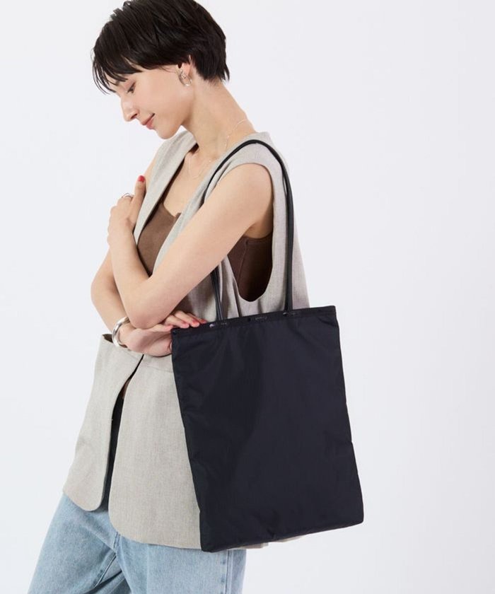 【レスポートサック/LeSportsac】のVERTICAL CITY TOTE/アップタウンディープシーブルー/ブラック インテリア・キッズ・メンズ・レディースファッション・服の通販 founy(ファニー) https://founy.com/ ファッション Fashion レディースファッション Fashion for Women バッグ Bags 軽量 Lightweight, Ultra Light ショルダー Shoulder, Shoulder Strap シンプル Simple, Minimal スリム Slim, Slim Fit トラベル Travel, Travel Gear プリント Print, Printed Pattern ベーシック Basic, Essential ポケット Pocket, Pocket Detail おすすめ Recommended / Our Picks 旅行 Travel ビジネス 仕事 通勤 Business / Work / Commuting |ID: prp329100004661586 ipo3291000000033731612