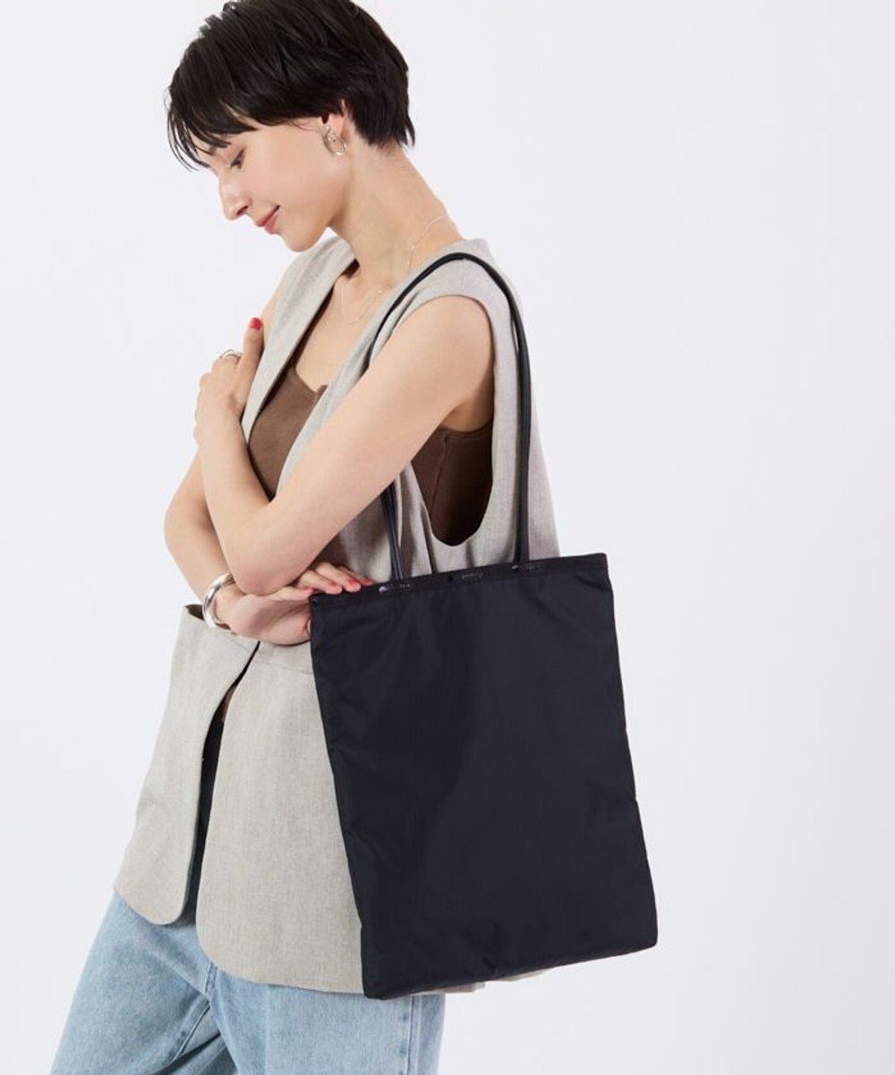 【レスポートサック/LeSportsac】のVERTICAL CITY TOTE/アップタウンディープシーブルー/ブラック 人気、トレンドファッション・服の通販 founy(ファニー) 　ファッション　Fashion　レディースファッション　Fashion for Women　バッグ　Bags　軽量　Lightweight, Ultra Light　ショルダー　Shoulder, Shoulder Strap　シンプル　Simple, Minimal　スリム　Slim, Slim Fit　トラベル　Travel, Travel Gear　プリント　Print, Printed Pattern　ベーシック　Basic, Essential　ポケット　Pocket, Pocket Detail　おすすめ　Recommended / Our Picks　旅行　Travel　ビジネス 仕事 通勤　Business / Work / Commuting　 other-1|ID: prp329100004661586 ipo3291000000033731612