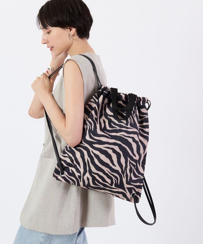 【レスポートサック/LeSportsac】のTH CITY KNAPSACK/アップタウンラフィアゼブラ/ブラック インテリア・キッズ・メンズ・レディースファッション・服の通販 founy(ファニー) https://founy.com/ ファッション Fashion レディースファッション Fashion for Women バッグ Bags クッション Cushion, Throw Pillow クラシカル Classical, Vintage-Inspired 巾着 Drawstring Bag, Kinchaku 軽量 Lightweight, Ultra Light スマート Smart, Elegant ポケット Pocket, Pocket Detail リュック Backpack, Rucksack おすすめ Recommended / Our Picks ビジネス 仕事 通勤 Business / Work / Commuting |ID: prp329100004661592 ipo3291000000033731629