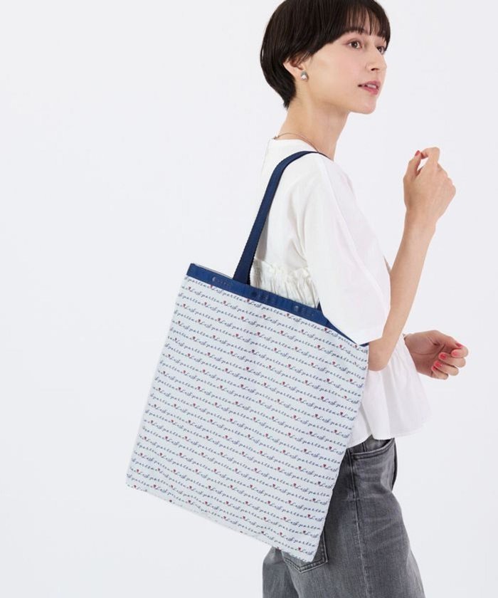【レスポートサック/LeSportsac】のLARGE EMERALD TOTE/マリンロゴボーダー インテリア・キッズ・メンズ・レディースファッション・服の通販 founy(ファニー) https://founy.com/ ファッション Fashion レディースファッション Fashion for Women バッグ Bags シンプル Simple, Minimal スリム Slim, Slim Fit 雑誌 Magazine, Fashion Magazine ボーダー Border, Stripe ポケット Pocket, Pocket Detail おすすめ Recommended / Our Picks ビジネス 仕事 通勤 Business / Work / Commuting |ID: prp329100004661605 ipo3291000000033731667