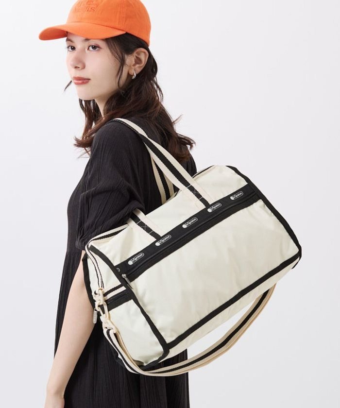 【レスポートサック/LeSportsac】のDELUXE MED WEEKENDER/スペクテイターサンドバー/ブラック インテリア・キッズ・メンズ・レディースファッション・服の通販 founy(ファニー) https://founy.com/ ファッション Fashion レディースファッション Fashion for Women アウトドア Outdoor Clothing 軽量 Lightweight, Ultra Light シンプル Simple, Minimal スポーツ Sports, Activewear トラベル Travel, Travel Gear 人気 Popular, Best Seller プリント Print, Printed Pattern ボストンバッグ Boston Bag, Retro Bag ポケット Pocket, Pocket Detail 旅行 Travel |ID: prp329100004661644 ipo3291000000033731792