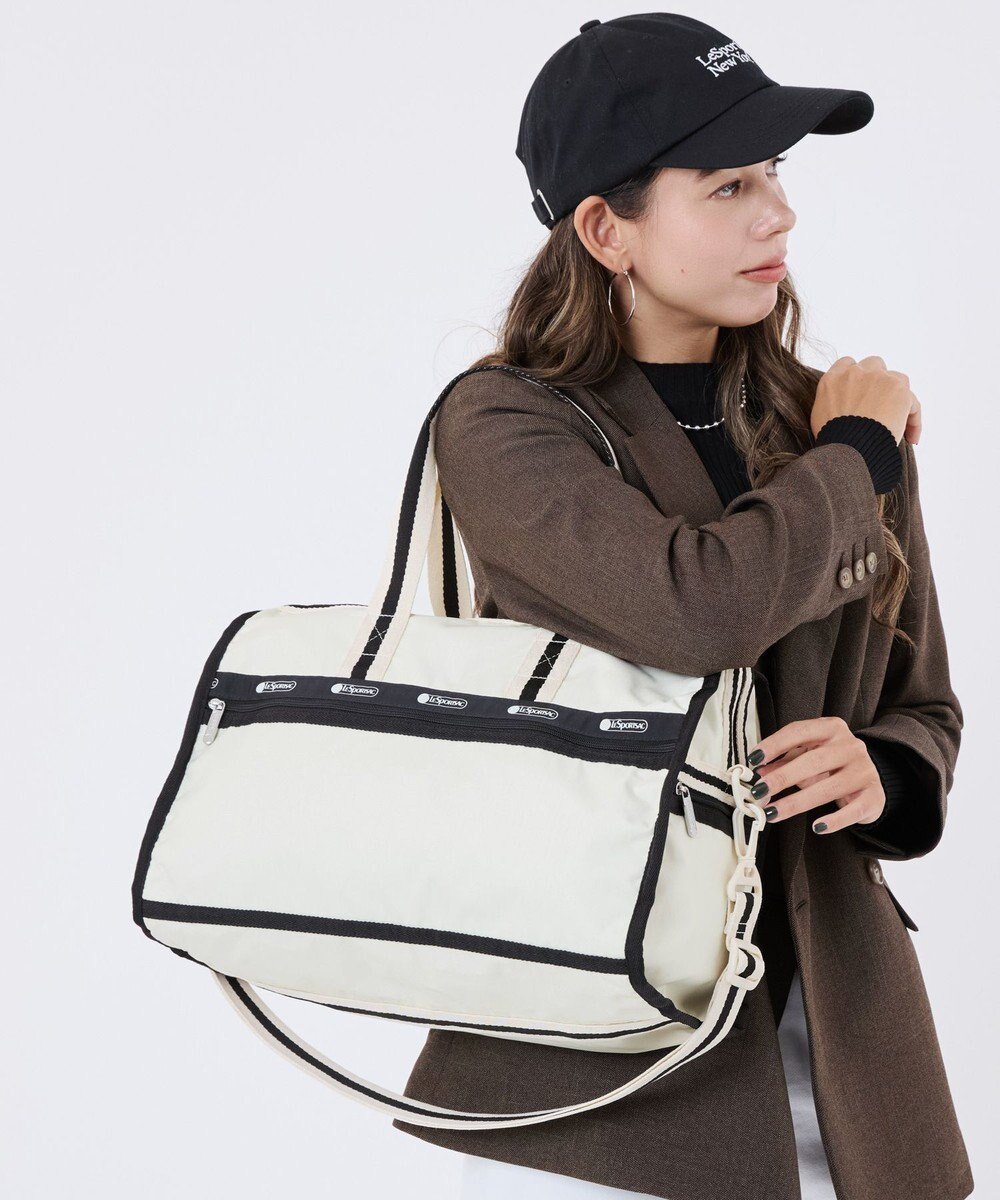 【レスポートサック/LeSportsac】のDELUXE MED WEEKENDER/スペクテイターサンドバー/ブラック インテリア・キッズ・メンズ・レディースファッション・服の通販 founy(ファニー) ファッション Fashion レディースファッション Fashion for Women アウトドア Outdoor Clothing 軽量 Lightweight, Ultra Light シンプル Simple, Minimal スポーツ Sports, Activewear トラベル Travel, Travel Gear 人気 Popular, Best Seller プリント Print, Printed Pattern ボストンバッグ Boston Bag, Retro Bag ポケット Pocket, Pocket Detail 旅行 Travel スペクテイターサンドバー/ブラック|ID: prp329100004661644 ipo3291000000034846716