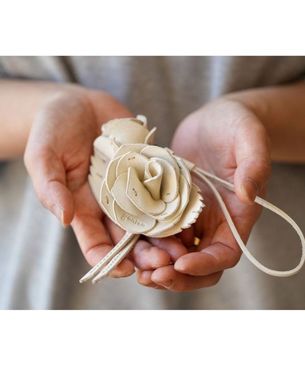 【ゲンテン/genten】のエヴァーチャーム バラ インテリア・キッズ・メンズ・レディースファッション・服の通販 founy(ファニー) ファッション Fashion レディースファッション Fashion for Women ミニ財布・二つ折り財布 Wallets & Card Cases イタリア Italy 春 Spring キーホルダー Keychain, Key Holder 財布 Wallet, Purse チャーム Charm, Pendant 定番 Standard, Basic Item シロ|ID: prp329100004662258 ipo3291000000033734162