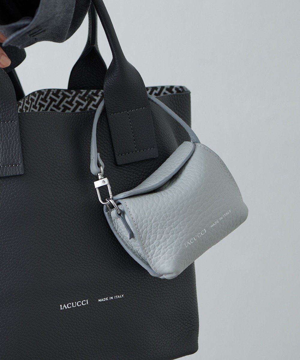 【イアクッチ/IACUCCI】のラーナ ミニチャーム ALCE インテリア・キッズ・メンズ・レディースファッション・服の通販 founy(ファニー) ファッション Fashion レディースファッション Fashion for Women スポーツウェア Functional & Stylish Sportswear アクセサリー Fashion Accessories イタリア Italy スポーツ Sports, Activewear チャーム Charm, Pendant 人気 Popular, Best Seller フォルム Silhouette, Form ポーチ Pouch, Small Case マグネット Magnet, Magnetic Closure メタル Metal, Metal Parts リップ Lip, Lip Motif おすすめ Recommended / Our Picks ギフト プレゼント Gift / Present 2025年 2025 2025春夏・S/S Spring/Summer 2025 SS25 ライトグレー|ID: prp329100004662676 ipo3291000000034545449