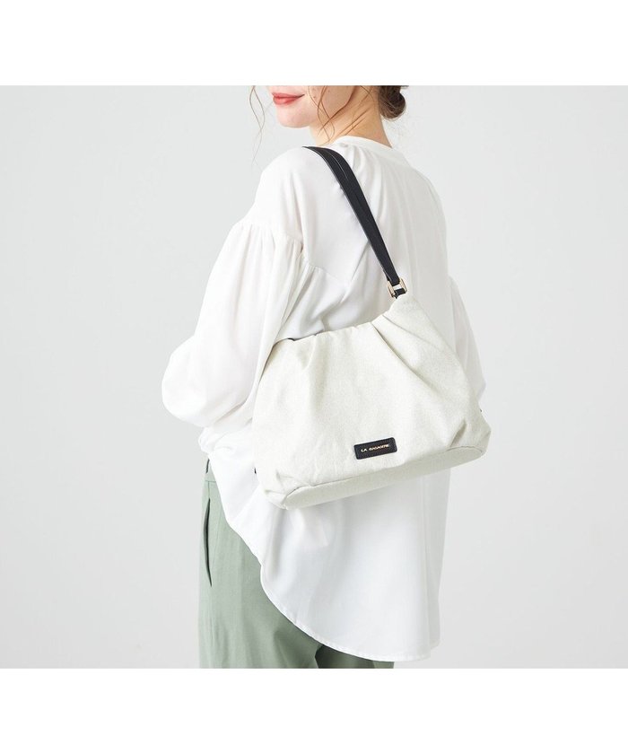 【ラ バガジェリー/LA BAGAGERIE】のナチュラルタックトート インテリア・キッズ・メンズ・レディースファッション・服の通販 founy(ファニー) https://founy.com/ ファッション Fashion レディースファッション Fashion for Women バッグ Bags おすすめ Recommended / Our Picks スマート Smart, Elegant ハンカチ Handkerchief, Hanky ポケット Pocket, Pocket Detail マグネット Magnet, Magnetic Closure リネン Linen, Linen Fabric 財布 Wallet, Purse |ID: prp329100004663697 ipo3291000000033739698