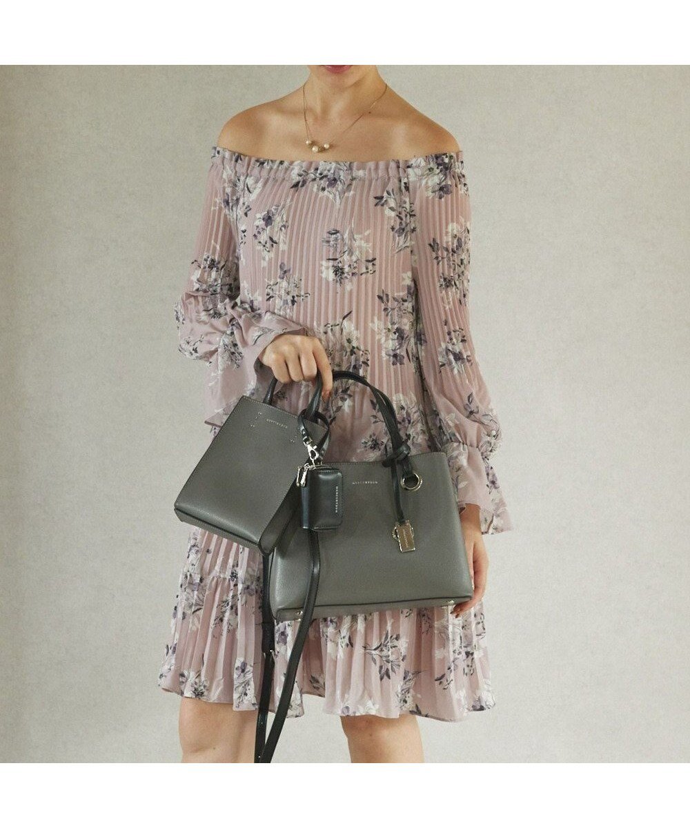 【スタイルコード/STYLE CODE】の【MERCURYDUO/マーキュリーデュオ】限定3点セット ①キーリング付両アオリハンドバッグ、②縦長ショルダーバッグパスポート入れ、③Wファスナースマートキーケース インテリア・キッズ・メンズ・レディースファッション・服の通販 founy(ファニー) ファッション Fashion レディースファッション Fashion for Women ショルダー Shoulder, Shoulder Strap シンプル Simple, Minimal スペシャル Special, Limited Edition スマート Smart, Elegant 財布 Wallet, Purse チェーン Chain, Chain Strap チャーム Charm, Pendant フェミニン Feminine, Girly ポケット Pocket, Pocket Detail エレガント 上品 Elegant グレー|ID: prp329100004663771 ipo3291000000033739949