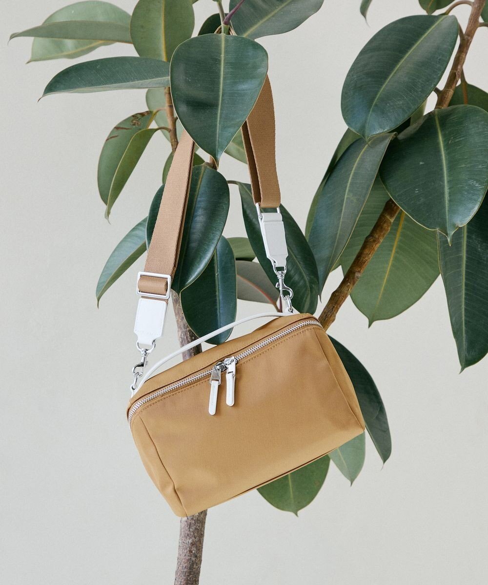 【トプカピ/TOPKAPI】の【Breath TOPKAPI】【撥水】マット ナイロン ボックス型 ショルダーバッグ インテリア・キッズ・メンズ・レディースファッション・服の通販 founy(ファニー) 　ファッション　Fashion　レディースファッション　Fashion for Women　バッグ　Bags　クール　Cool, Chic　ショルダー　Shoulder, Shoulder Strap　スマート　Smart, Elegant　トレンド　Trend, Trending Now　ボックス　Boxy, Box Shape　ポケット　Pocket, Pocket Detail　メタル　Metal, Metal Parts　ベージュ|ID: prp329100004663901 ipo3291000000035572350