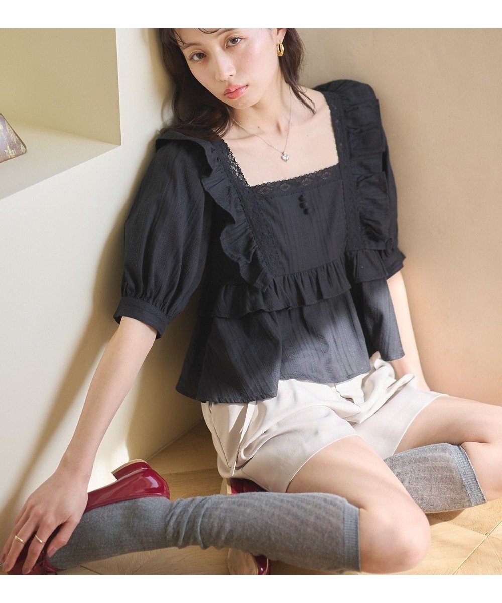 【アースミュージックアンドエコロジー/earth music&ecology】のパフスリーブコットンフリルブラウス インテリア・キッズ・メンズ・レディースファッション・服の通販 founy(ファニー) 　ファッション　Fashion　レディースファッション　Fashion for Women　トップス・カットソー　Cut & Sew Tops　シャツ・ブラウス・オフィスカジュアル　Elegant Blouses & Button-Ups　おすすめ　Recommended / Our Picks　コンパクト　Compact, Small Size　スクエア　Square, Square Shape　スリーブ　Sleeve, Long Sleeve / Short Sleeve　デコルテ　Décolleté, Neckline　フェミニン　Feminine, Girly　フリル　Frill, Ruffle　ボトム　Bottoms, Lower Wear　ポケット　Pocket, Pocket Detail　夏　Summer　春　Spring　S/S・春夏　SS, Spring/Summer, Warm Season　Black|ID: prp329100004663913 ipo3291000000033740511