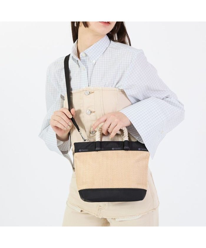 【レスポートサック/LeSportsac】のTOP HANDLE CROSSBODY/ブラックラフィア インテリア・キッズ・メンズ・レディースファッション・服の通販 founy(ファニー) https://founy.com/ ファッション Fashion レディースファッション Fashion for Women クラシック Classic, Timeless Style コンパクト Compact, Small Size 軽量 Lightweight, Ultra Light ショルダー Shoulder, Shoulder Strap 財布 Wallet, Purse トラベル Travel, Travel Gear プリント Print, Printed Pattern ポケット Pocket, Pocket Detail ポシェット Pochette, Mini Bag ミックス Mix, Mixed Style ラフィア Raffia, Natural Straw おすすめ Recommended / Our Picks 旅行 Travel |ID: prp329100004663945 ipo3291000000033740694