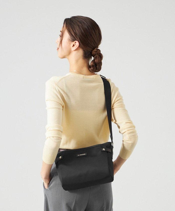 【ラ バガジェリー/LA BAGAGERIE】の【撥水ナイロン】ベーシックポシェット インテリア・キッズ・メンズ・レディースファッション・服の通販 founy(ファニー) https://founy.com/ ファッション Fashion レディースファッション Fashion for Women シンプル Simple, Minimal スマート Smart, Elegant 財布 Wallet, Purse トラベル Travel, Travel Gear ベーシック Basic, Essential ポケット Pocket, Pocket Detail ポシェット Pochette, Mini Bag マグネット Magnet, Magnetic Closure エレガント 上品 Elegant ビジネス 仕事 通勤 Business / Work / Commuting |ID: prp329100004664509 ipo3291000000033742769