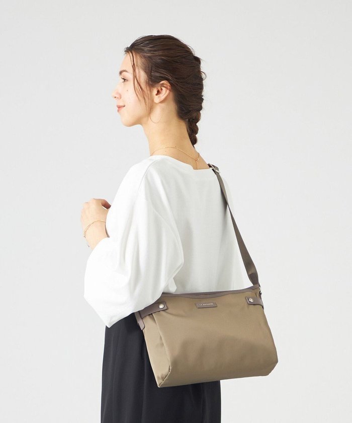 【ラ バガジェリー/LA BAGAGERIE】の【撥水ナイロン】ベーシックショルダー インテリア・キッズ・メンズ・レディースファッション・服の通販 founy(ファニー) https://founy.com/ ファッション Fashion レディースファッション Fashion for Women コンパクト Compact, Small Size ショルダー Shoulder, Shoulder Strap シンプル Simple, Minimal スマート Smart, Elegant 財布 Wallet, Purse ハンカチ Handkerchief, Hanky ベーシック Basic, Essential ポケット Pocket, Pocket Detail マグネット Magnet, Magnetic Closure エレガント 上品 Elegant ビジネス 仕事 通勤 Business / Work / Commuting |ID: prp329100004664511 ipo3291000000033742778