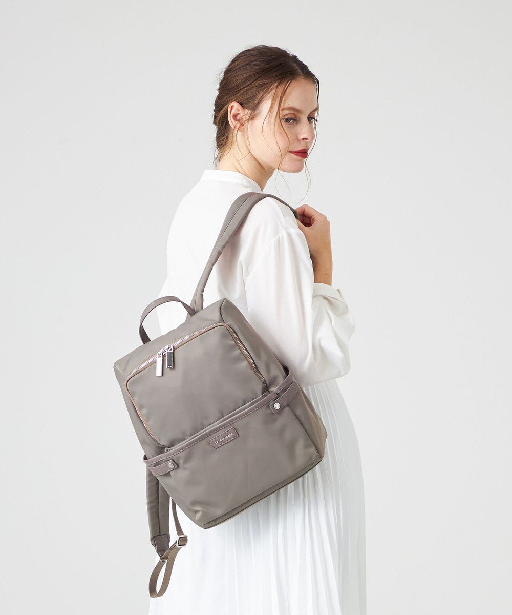 【ラ バガジェリー/LA BAGAGERIE】の【撥水ナイロン】ベーシックリュック インテリア・キッズ・メンズ・レディースファッション・服の通販 founy(ファニー) ファッション Fashion レディースファッション Fashion for Women バッグ Bags 傘 Umbrella, Parasol シンプル Simple, Minimal スマート Smart, Elegant 財布 Wallet, Purse トラベル Travel, Travel Gear ベーシック Basic, Essential ポケット Pocket, Pocket Detail ポーチ Pouch, Small Case リュック Backpack, Rucksack エレガント 上品 Elegant ビジネス 仕事 通勤 Business / Work / Commuting グレージュ|ID: prp329100004664515 ipo3291000000033742796