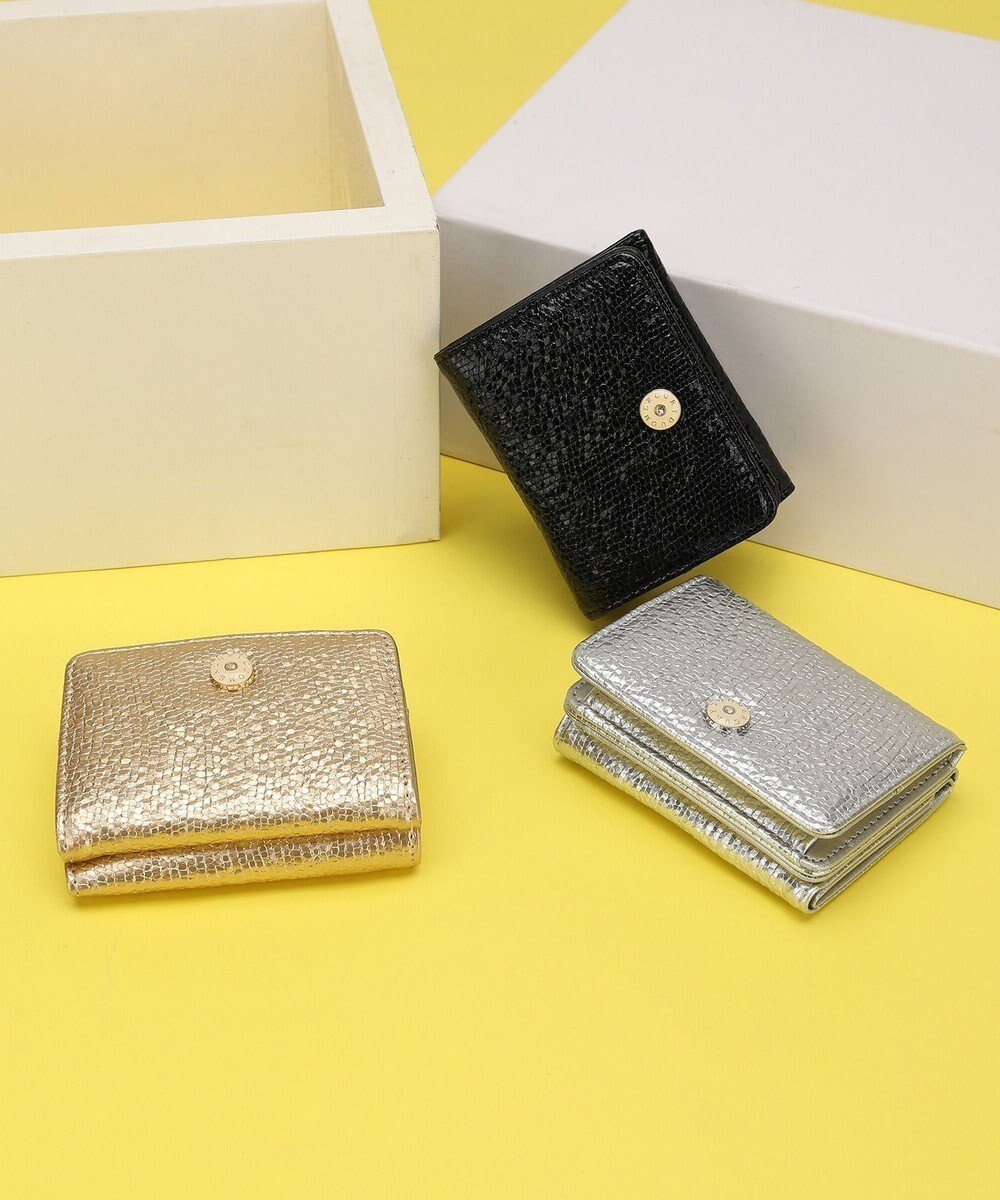 【スタイルコード/STYLE CODE】の【MERCURYDUO/マーキュリーデュオ】メタリッククラック調型押し 三つ折りミニ財布 インテリア・キッズ・メンズ・レディースファッション・服の通販 founy(ファニー) ファッション Fashion レディースファッション Fashion for Women ミニ財布・二つ折り財布 Wallets & Card Cases ギフト プレゼント Gift / Present コンパクト Compact, Small Size シンプル Simple, Minimal フラップ Flap, Flap Pocket ブローチ Brooch, Pin Brooch ポケット Pocket, Pocket Detail ワンポイント One Point, Statement Accent エレガント 上品 Elegant 財布 Wallet, Purse ゴールド|ID: prp329100004664614 ipo3291000000033743167