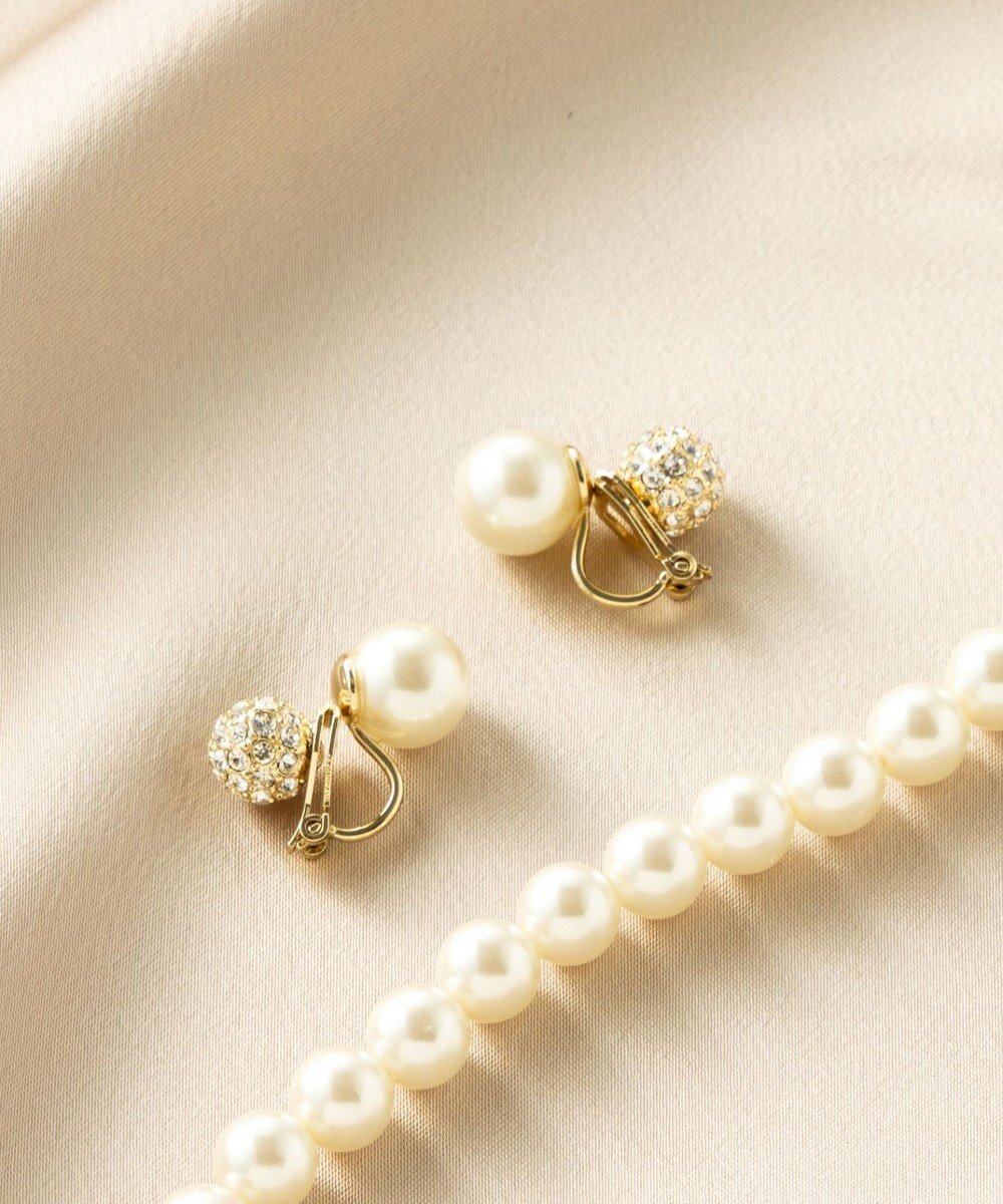 【23区/NIJYUSANKU】の【好評につき追加/VERY3月号掲載】2WAY パール イヤリング インテリア・キッズ・メンズ・レディースファッション・服の通販 founy(ファニー) 　雑誌掲載アイテム　Magazine Picks & Fashion Features　ファッション雑誌　Fashion Magazines　ヴェリィ　VERY　ファッション　Fashion　レディースファッション　Fashion for Women　ジュエリー　Jewelry　ファッションリング　Fashion Rings　イヤリング・フープ・ドロップタイプ　Hoop, Drop & Clip Earrings　3月号　March Issue　おすすめ　Recommended / Our Picks　アクセサリー　Fashion Accessories　イヤリング　Earrings　オケージョン　Occasion Wear　シルバー　Silver, Metallic Silver　ネックレス　Necklace, Pendant Necklace　パール　Pearl, Pearl Accent　ブレスレット　Bracelet, Wristband　雑誌　Magazine, Fashion Magazine　ゴールド系|ID: prp329100004665224 ipo3291000000034143636