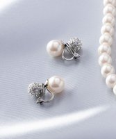 【23区/NIJYUSANKU】の【好評につき追加/LEE掲載】2WAY パール イヤリング 人気、トレンドファッション・服の通販 founy(ファニー) 雑誌掲載アイテム Magazine Picks & Fashion Features ファッション雑誌 Fashion Magazines リー LEE ファッション Fashion レディースファッション Fashion for Women ジュエリー Jewelry ファッションリング Fashion Rings イヤリング・フープ・ドロップタイプ Hoop, Drop & Clip Earrings 3月号 March Issue おすすめ Recommended / Our Picks アクセサリー Fashion Accessories イヤリング Earrings オケージョン Occasion Wear シルバー Silver, Metallic Silver ネックレス Necklace, Pendant Necklace パール Pearl, Pearl Accent ブレスレット Bracelet, Wristband 雑誌 Magazine, Fashion Magazine |ID:prp329100004665224