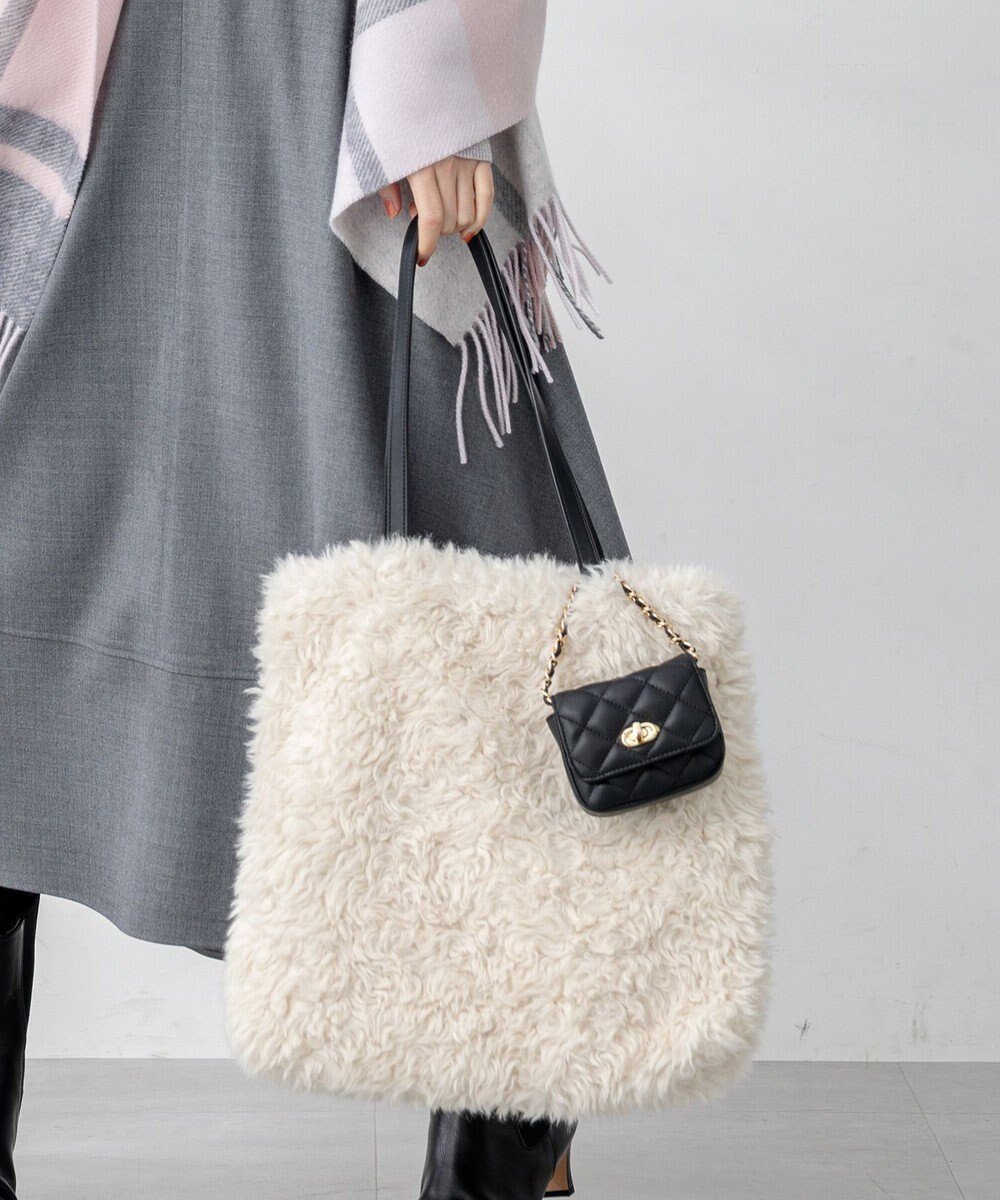 【23区/NIJYUSANKU】のフェイクファー トートバッグ 人気、トレンドファッション・服の通販 founy(ファニー) 　ファッション　Fashion　レディースファッション　Fashion for Women　バッグ　Bags　2025年　2025　2025-2026秋冬・A/W　Autumn/Winter 2025–26 AW25–26　冬　Winter / This Winter　おすすめ　Recommended / Our Picks　キルティング　Quilted, Quilting　トレンド　Trend, Trending Now　フェイクファー　Faux Fur, Imitation Fur　ポーチ　Pouch, Small Case　リップ　Lip, Lip Motif　エレガント 上品　Elegant　A/W・秋冬　Autumn/Winter　ビジネス 仕事 通勤　Business / Work / Commuting　 other-1|ID: prp329100004665735 ipo3291000000035696173