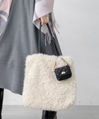 【23区/NIJYUSANKU】のフェイクファー トートバッグ 人気、トレンドファッション・服の通販 founy(ファニー) ファッション Fashion レディースファッション Fashion for Women バッグ Bags 2025年 2025 2025-2026秋冬・A/W Autumn/Winter 2025–26 AW25–26 冬 Winter / This Winter おすすめ Recommended / Our Picks キルティング Quilted, Quilting トレンド Trend, Trending Now フェイクファー Faux Fur, Imitation Fur ポーチ Pouch, Small Case リップ Lip, Lip Motif エレガント 上品 Elegant A/W・秋冬 Autumn/Winter ビジネス 仕事 通勤 Business / Work / Commuting thumbnail アイボリー系|ID: prp329100004665735 ipo3291000000035696175