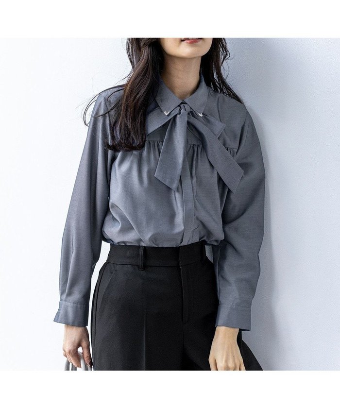 【エニィ スィス/any SiS】のボウタイ付きビジュー シャツ インテリア・キッズ・メンズ・レディースファッション・服の通販 founy(ファニー) https://founy.com/ ファッション Fashion レディースファッション Fashion for Women トップス・カットソー Cut & Sew Tops シャツ・ブラウス・オフィスカジュアル Elegant Blouses & Button-Ups インナー Innerwear ギャザー Gathered, Ruffled 今季 This Season, Current Season シャンブレー Chambray, Denim-Like Fabric ジャケット Jacket, Outerwear タートル Turtleneck, Turtle Collar トレンド Trend, Trending Now パール Pearl, Pearl Accent ビジュー Bijou, Jewel-like Accent フロント Front, Front Design ブロード Broadcloth, Fine Cotton リボン Ribbon, Bow ループ Loop, Loop Knit A/W・秋冬 Autumn/Winter おすすめ Recommended / Our Picks エレガント 上品 Elegant 新作・新入荷 New Arrivals / New In |ID: prp329100004665833 ipo3291000000033880924