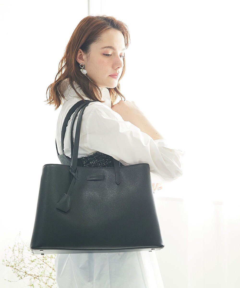 【スタイルコード/STYLE CODE】の【MERCURYDUO/マーキュリーデュオ】通勤、通学、リクルート両アオリポケットA4トートバッグ キーチャーム付 インテリア・キッズ・メンズ・レディースファッション・服の通販 founy(ファニー) ファッション Fashion レディースファッション Fashion for Women バッグ Bags ウェーブ Wavy Pattern シンプル Simple, Minimal チャーム Charm, Pendant フォーマル Formal, Dressy ポケット Pocket, Pocket Detail マグネット Magnet, Magnetic Closure 再入荷 Restock / Back in Stock おすすめ Recommended / Our Picks エレガント 上品 Elegant 入学式 Entrance Ceremony 卒業式 Graduation Ceremony ビジネス 仕事 通勤 Business / Work / Commuting ブラック|ID: prp329100004666875 ipo3291000000034178007