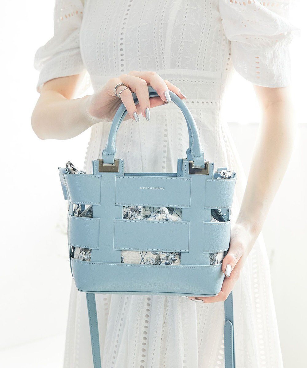 【スタイルコード/STYLE CODE】の【MERCURYDUO/マーキュリーデュオ】軽量メッシュ 花柄巾着付ミニトートバッグ インテリア・キッズ・メンズ・レディースファッション・服の通販 founy(ファニー) 　ファッション　Fashion　レディースファッション　Fashion for Women　バッグ　Bags　春　Spring　巾着　Drawstring Bag, Kinchaku　軽量　Lightweight, Ultra Light　ショルダー　Shoulder, Shoulder Strap　スカーフ　Scarf, Neckwear　財布　Wallet, Purse　トレンド　Trend, Trending Now　ハンカチ　Handkerchief, Hanky　ポーチ　Pouch, Small Case　メッシュ　Mesh, Net Fabric　リュクス　Luxury, Elegant, High-End, Chic　リラックス　Relax, Relaxed Fit　再入荷　Restock / Back in Stock　エレガント 上品　Elegant　ブルー|ID: prp329100004666889 ipo3291000000034178029