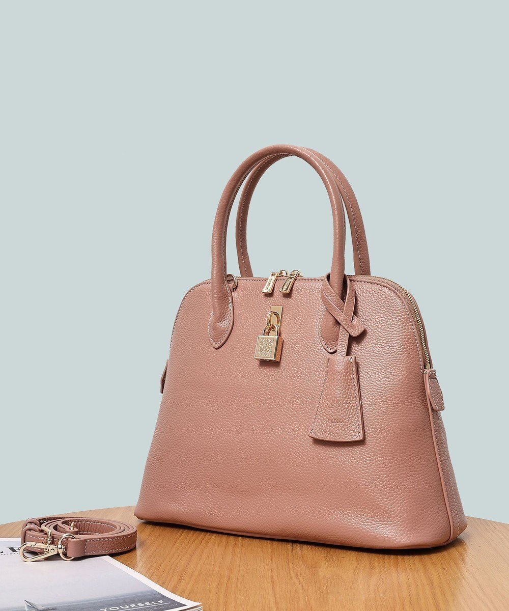 【スタイルコード/STYLE CODE】の【PADMA/パドマ】 キーチャーム付 本革ハンドバッグ インテリア・キッズ・メンズ・レディースファッション・服の通販 founy(ファニー) ファッション Fashion レディースファッション Fashion for Women バッグ Bags シンプル Simple, Minimal スタイリッシュ Stylish, Fashionable チャーム Charm, Pendant 人気 Popular, Best Seller フェミニン Feminine, Girly フォルム Silhouette, Form フォーマル Formal, Dressy ボックス Boxy, Box Shape おすすめ Recommended / Our Picks エレガント 上品 Elegant セレモニー Ceremony クリスマス X'mas Christmas / X'mas ギフト プレゼント Gift / Present 入学式 Entrance Ceremony 卒業式 Graduation Ceremony 結婚式 Wedding ビジネス 仕事 通勤 Business / Work / Commuting スモーキーピンク|ID: prp329100004666914 ipo3291000000033752475