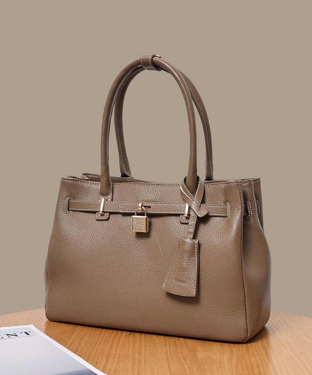 【スタイルコード/STYLE CODE】の【PADMA/パドマ】 キーチャーム付 本革ベルトデザインハンドバッグ インテリア・キッズ・メンズ・レディースファッション・服の通販 founy(ファニー) 　ファッション　Fashion　レディースファッション　Fashion for Women　バッグ　Bags　ベルト&ウエストマーク　Belts & Waist Accessories　シンプル　Simple, Minimal　スタイリッシュ　Stylish, Fashionable　チャーム　Charm, Pendant　トレンド　Trend, Trending Now　定番　Standard, Basic Item　人気　Popular, Best Seller　フォーマル　Formal, Dressy　ボックス　Boxy, Box Shape　おすすめ　Recommended / Our Picks　エレガント 上品　Elegant　セレモニー　Ceremony　クリスマス X'mas　Christmas / X'mas　ギフト プレゼント　Gift / Present　入学式　Entrance Ceremony　卒業式　Graduation Ceremony　結婚式　Wedding　ビジネス 仕事 通勤　Business / Work / Commuting　トープ|ID: prp329100004666918 ipo3291000000034178065