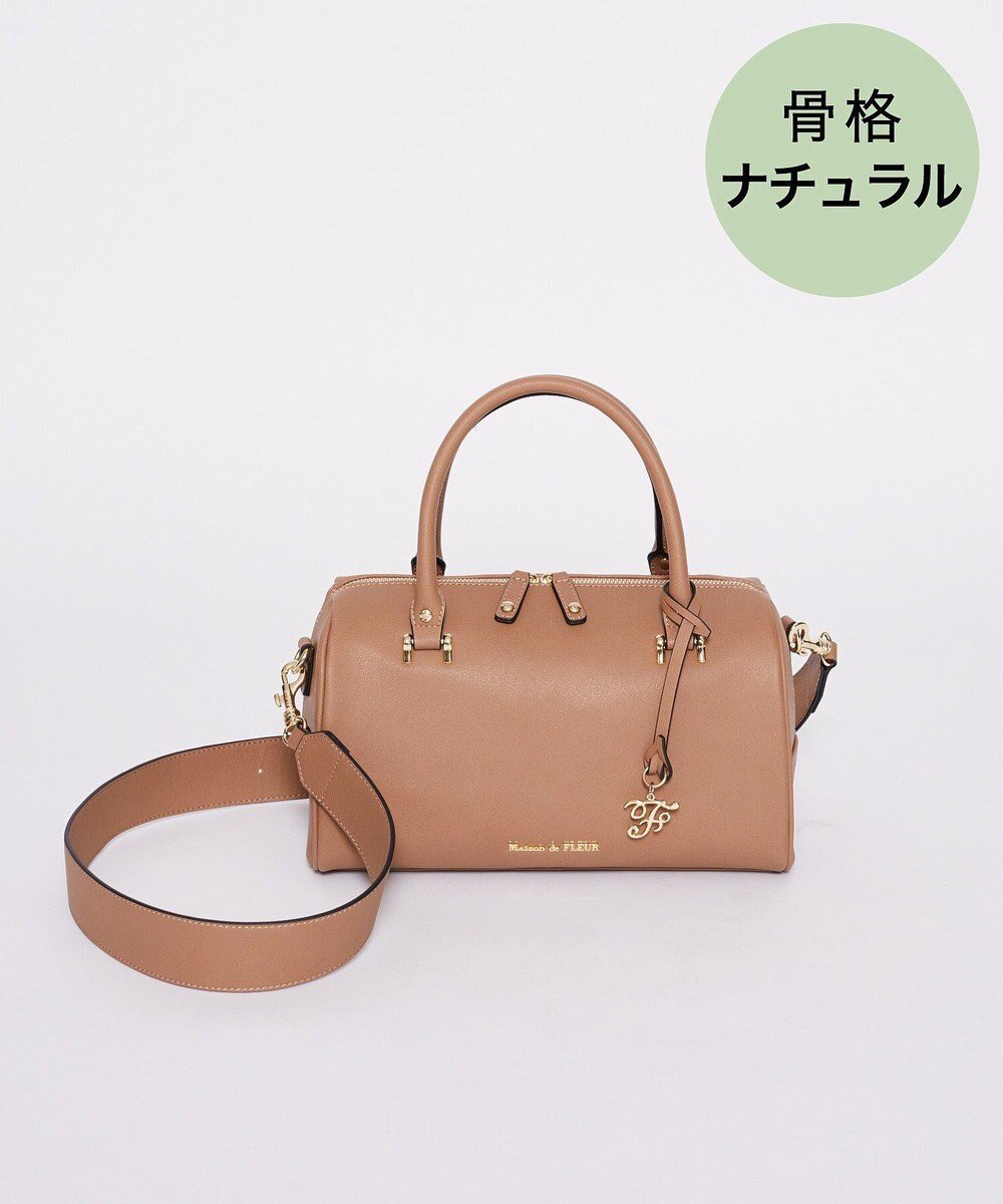 【メゾンドフルール/Maison de FLEUR】のマットワイドボストンバッグ インテリア・キッズ・メンズ・レディースファッション・服の通販 founy(ファニー) 　ファッション　Fashion　レディースファッション　Fashion for Women　バッグ　Bags　チャーム　Charm, Pendant　フェミニン　Feminine, Girly　フォルム　Silhouette, Form　ボストンバッグ　Boston Bag, Retro Bag　ボックス　Boxy, Box Shape　エレガント 上品　Elegant　Light Brown|ID: prp329100004667375 ipo3291000000033754356