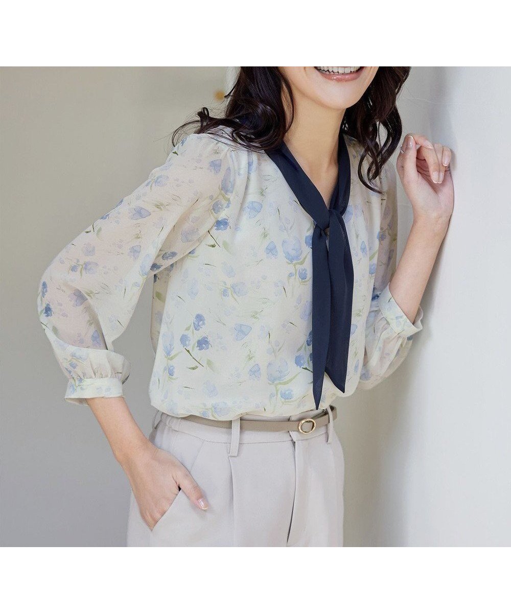 【ティアクラッセ/Tiaclasse】の【洗える】花柄配色ボウタイブラウス インテリア・キッズ・メンズ・レディースファッション・服の通販 founy(ファニー) ファッション Fashion レディースファッション Fashion for Women トップス・カットソー Cut & Sew Tops シャツ・ブラウス・オフィスカジュアル Elegant Blouses & Button-Ups 花柄・フラワープリント・モチーフ Floral Prints & Motifs / Flower Pattern Tops エアリー Airy Texture ギャザー Gathered, Ruffled シフォン Chiffon, Lightweight Fabric フェミニン Feminine, Girly ポケット Pocket, Pocket Detail 夏 Summer 春 Spring S/S・春夏 SS, Spring/Summer, Warm Season 洗える Machine Washable ブルー×ネイビー|ID: prp329100004667474 ipo3291000000033754720