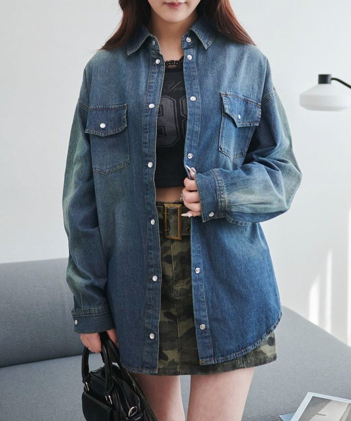 【ウィゴー/WEGO】のデニムウエスタンBIGシャツ インテリア・キッズ・メンズ・レディースファッション・服の通販 founy(ファニー) https://founy.com/ ファッション Fashion レディースファッション Fashion for Women トップス・カットソー Cut & Sew Tops シャツ・ブラウス・オフィスカジュアル Elegant Blouses & Button-Ups おすすめ Recommended / Our Picks ウエスタン Western Style カーゴパンツ Cargo Pants, Utility Pants スマホ Smartphone, Mobile Device デニム Denim, Jeans Material ビッグ Big, Oversized ボトム Bottoms, Lower Wear ヴィンテージ Vintage Style 冬 Winter / This Winter 夏 Summer 春 Spring S/S・春夏 SS, Spring/Summer, Warm Season 秋 Autumn 羽織 Haori, Light Jacket |ID: prp329100004667732 ipo3291000000033755710