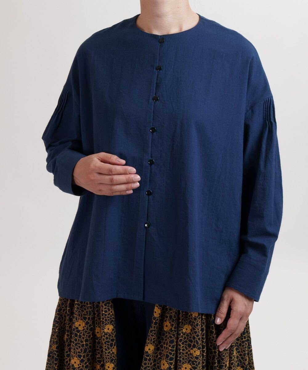 【ムーク/muuc】のコットンローン長袖ブラウス インテリア・キッズ・メンズ・レディースファッション・服の通販 founy(ファニー) 　ファッション　Fashion　レディースファッション　Fashion for Women　トップス・カットソー　Cut & Sew Tops　シャツ・ブラウス・オフィスカジュアル　Elegant Blouses & Button-Ups　おすすめ　Recommended / Our Picks　カーディガン　Cardigan, Knitwear　シンプル　Simple, Minimal　プリーツ　Pleats, Pleated　プレーン　Plain, Simple　ボックス　Boxy, Box Shape　モチーフ　Motif, Design Theme　夏　Summer　S/S・春夏　SS, Spring/Summer, Warm Season　A/W・秋冬　Autumn/Winter　長袖　Long Sleeve, Full Sleeve　ネイビー|ID: prp329100004667767 ipo3291000000033755847