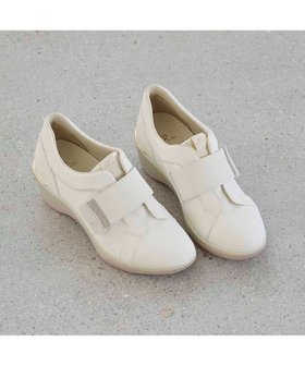 【リズ ラフィーネ/Riz raffinee】のRiz raffinee ヒールアップベルトスニーカー 人気、トレンドファッション・服の通販 founy(ファニー) ファッション Fashion レディースファッション Fashion for Women ベルト&ウエストマーク Belts & Waist Accessories エレガント 上品 Elegant オケージョン Occasion Wear 厚底 Platform Shoes 春 Spring グリッター Glitter, Sparkle シンプル Simple, Minimal ストーン Stone, Gem-Like スニーカー Sneakers, Trainers トレンド Trend, Trending Now ビジュー Bijou, Jewel-like Accent フェミニン Feminine, Girly ベーシック Basic, Essential S/S・春夏 SS, Spring/Summer, Warm Season 夏 Summer 旅行 Travel セレモニー Ceremony 卒業式 Graduation Ceremony ビジネス 仕事 通勤 Business / Work / Commuting 2025年 2025 2025春夏・S/S Spring/Summer 2025 SS25 |ID:prp329100004667814