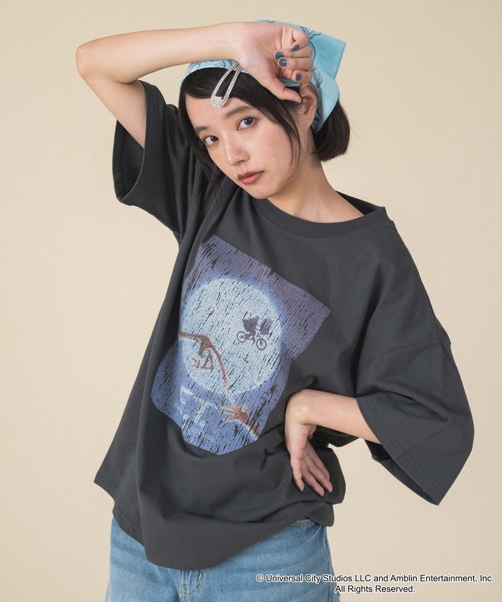 【ウィゴー/WEGO】の【新柄追加/E.T/ユニセックス着用ITEM/SMLサイズ展開】E.T.グラフィックT(S) インテリア・キッズ・メンズ・レディースファッション・服の通販 founy(ファニー) 　ファッション　Fashion　レディースファッション　Fashion for Women　トップス・カットソー　Cut & Sew Tops　シャツ・ブラウス・オフィスカジュアル　Elegant Blouses & Button-Ups　ロングTシャツ・Tシャツ　Longline T-Shirts & Tees　カットソー・ベーシックTシャツ　Cut-and-Sewn Tops / Stretch Tees & Basics　インナー　Innerwear　春　Spring　秋　Autumn　カットソー　Cut and Sewn Top　カーゴパンツ　Cargo Pants, Utility Pants　カーディガン　Cardigan, Knitwear　グラフィック　Graphic, Graphic Design　シンプル　Simple, Minimal　スマホ　Smartphone, Mobile Device　デニム　Denim, Jeans Material　人気　Popular, Best Seller　フィット　Fit, Slim Fit　フロント　Front, Front Design　プリント　Print, Printed Pattern　半袖　Short Sleeve, Half Sleeve　リラックス　Relax, Relaxed Fit　S/S・春夏　SS, Spring/Summer, Warm Season　おすすめ　Recommended / Our Picks　夏　Summer　柄2|ID: prp329100004668149 ipo3291000000033757223