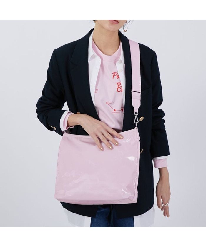 【レスポートサック/LeSportsac】のMEDIUM ZIP SHOULDER/アイシーピンクシャイン インテリア・キッズ・メンズ・レディースファッション・服の通販 founy(ファニー) https://founy.com/ ファッション Fashion レディースファッション Fashion for Women コレクション Collection, Seasonal Line 軽量 Lightweight, Ultra Light スクエア Square, Square Shape スマート Smart, Elegant 財布 Wallet, Purse トレンド Trend, Trending Now フィット Fit, Slim Fit プリント Print, Printed Pattern ポケット Pocket, Pocket Detail おすすめ Recommended / Our Picks ギフト プレゼント Gift / Present ビジネス 仕事 通勤 Business / Work / Commuting |ID: prp329100004668753 ipo3291000000033759497