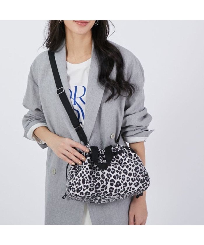 【レスポートサック/LeSportsac】のE/W CITY DRAWSTRING BAG /アップタウンレオパード/ブラック インテリア・キッズ・メンズ・レディースファッション・服の通販 founy(ファニー) https://founy.com/ ファッション Fashion レディースファッション Fashion for Women コンパクト Compact, Small Size 巾着 Drawstring Bag, Kinchaku 軽量 Lightweight, Ultra Light 財布 Wallet, Purse フォルム Silhouette, Form ポケット Pocket, Pocket Detail モノトーン Monotone, Black and White レオパード Leopard, Animal Print ワーク Workwear, Utility Style ビジネス 仕事 通勤 Business / Work / Commuting |ID: prp329100004668758 ipo3291000000033759507