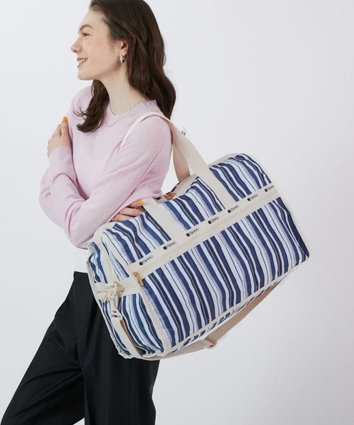 【レスポートサック/LeSportsac】のDELUXE LG WEEKENDER/ブリーズストライプ インテリア・キッズ・メンズ・レディースファッション・服の通販 founy(ファニー) https://founy.com/ ファッション Fashion レディースファッション Fashion for Women クラシック Classic, Timeless Style ストライプ Stripe, Striped Pattern デニム Denim, Jeans Material ボストンバッグ Boston Bag, Retro Bag ポケット Pocket, Pocket Detail 旅行 Travel |ID: prp329100004668781 ipo3291000000033759562